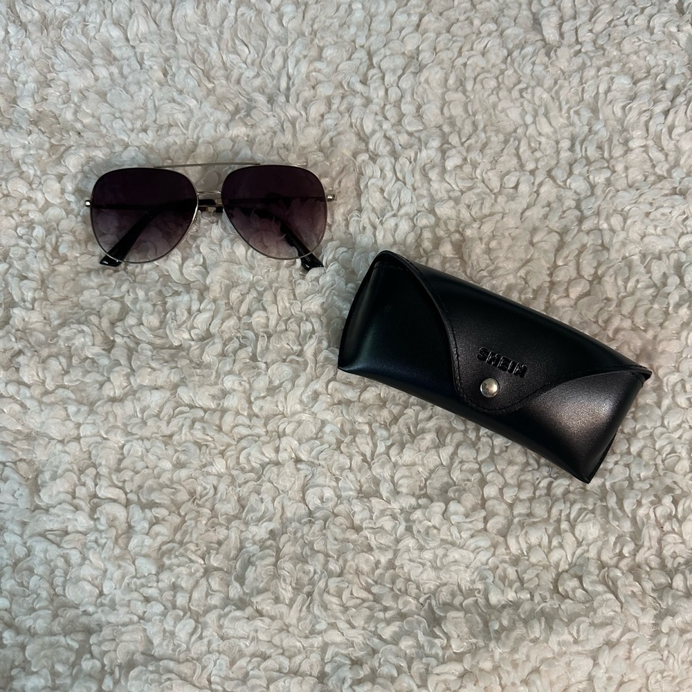 Sunglasses with silver accents